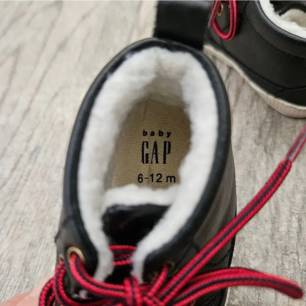 GAP baby black